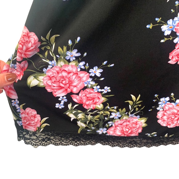 Torrid Floral Print Black Keyhole High Neck Sleeveless Lace Inset Shirt Size 6X - Picture 9 of 12